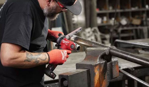 Изображение товара Ленточная шлифовальная машина Milwaukee M12 FBFL13-0 / 4933480960