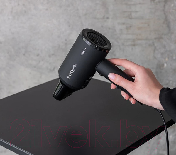 Изображение товара Компактный фен Scarlett SC-HD70I37 (черный)