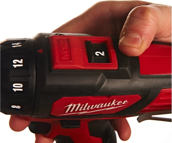 Изображение товара Набор электроинструмента Milwaukee М12 ВPP2D-402В / 4933441250 (с многофункциональным инстр.)