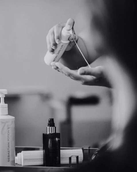 Изображение товара Сыворотка для укладки волос Sebastian Flow Taming Elixir Разглаживающая для горячей укладки (150мл)