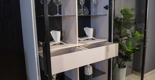 Изображение товара Шкаф с витриной Мебель-Неман Модена МН-048-23-Ц2 (персидский жемчуг/лунный камень/черный/графит)