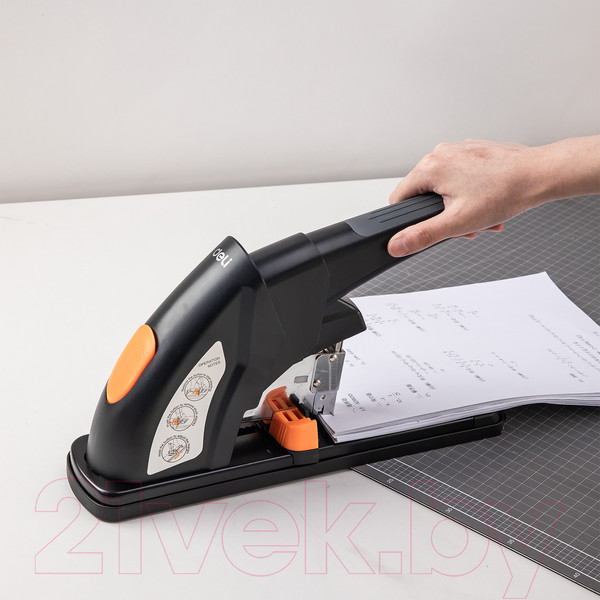 Изображение товара Степлер Deli 0386 (черный)