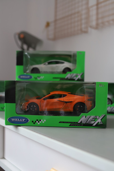 Изображение товара Масштабная модель автомобиля Welly Chevrolet Corvette Z06 / 24120W (оранжевый)