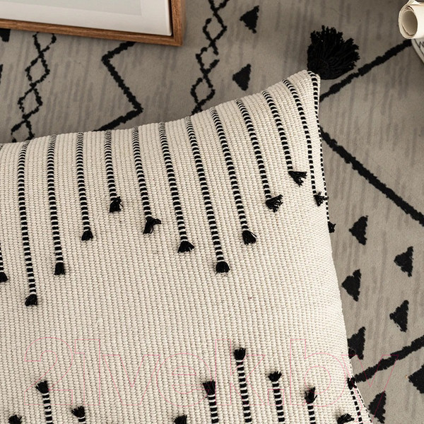 Изображение товара Чехол на подушку Swed house Freesia 34.35.6564 (50x50, белый/черный)