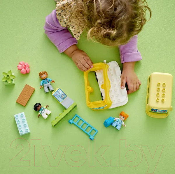 Изображение товара Конструктор Lego Duplo Town Поездка на автобусе 10988