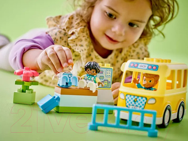 Изображение товара Конструктор Lego Duplo Town Поездка на автобусе 10988
