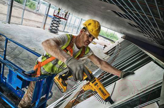 Изображение товара Профессиональный шуруповерт DeWalt DCF620N