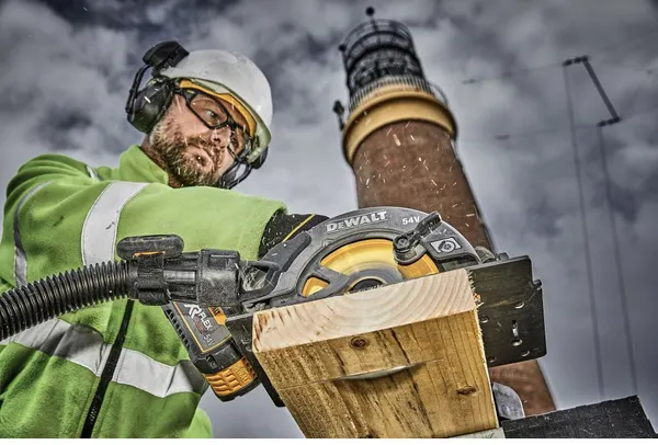 Изображение товара Профессиональная дисковая пила DeWalt DCS578NT