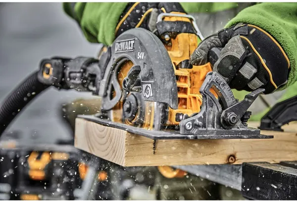 Изображение товара Профессиональная дисковая пила DeWalt DCS578NT