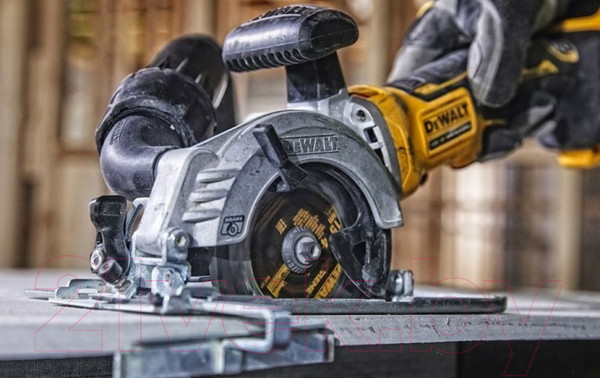 Изображение товара Профессиональная дисковая пила DeWalt DCS571NT