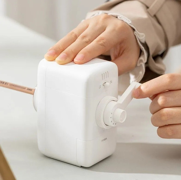 Изображение товара Точилка Deli E71165A (в ассортименте)