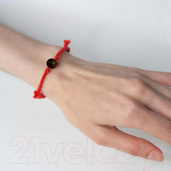 Изображение товара Браслет Wolves Красная нить с гранатом 40947