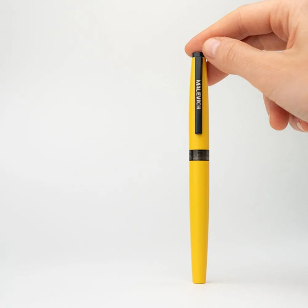 Изображение товара Ручка перьевая Малевичъ С конвертером + два картриджа / 196417 (цедра лимона)