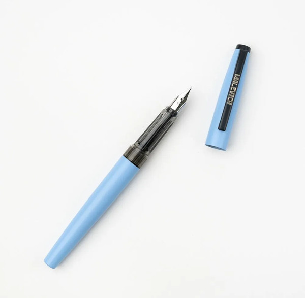 Изображение товара Ручка перьевая Малевичъ С конвертером + два картриджа / 196422 (голубой)