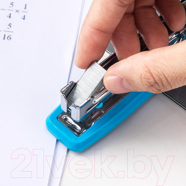 Изображение товара Степлер Deli 0229F (голубой)