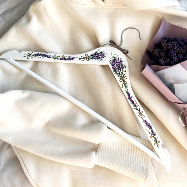 Изображение товара Набор деревянных вешалок-плечиков Брестская Фабрика Сувениров С полевыми цветами для свадебного платья невесты / HR16 (2шт)