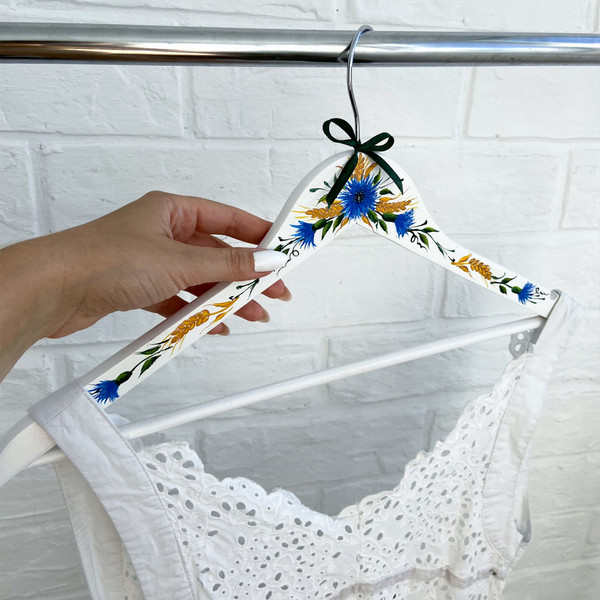 Изображение товара Набор деревянных вешалок-плечиков Брестская Фабрика Сувениров С васильками и колосками / HR18 (2шт)