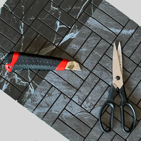 Изображение товара Панель ПВХ Самоклейкин Самоклеющаяся Плитка Черные руны MPR-BL01 (300x300x4мм)