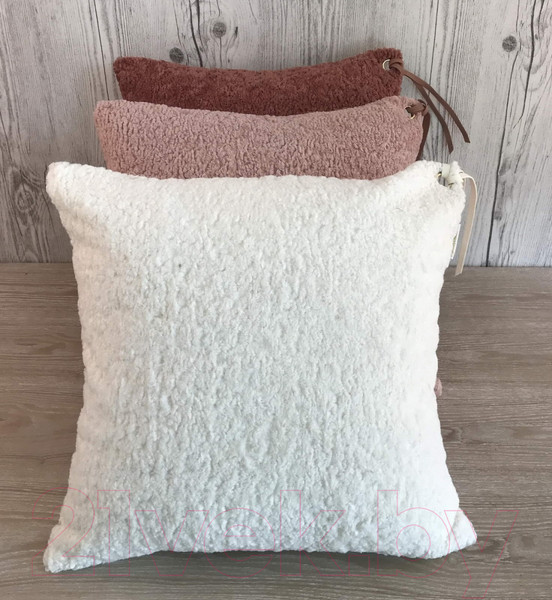 Изображение товара Наволочка декоративная Sofi de Marko Лама 45х45 / Нав-Лк01-45х45 (кофейный)