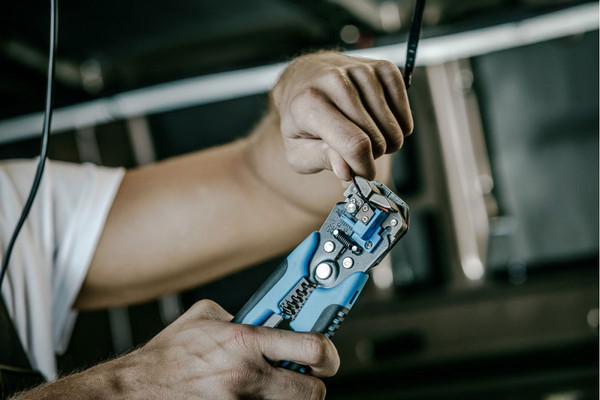 Изображение товара Инструмент для зачистки кабеля Hoegert HT1P182