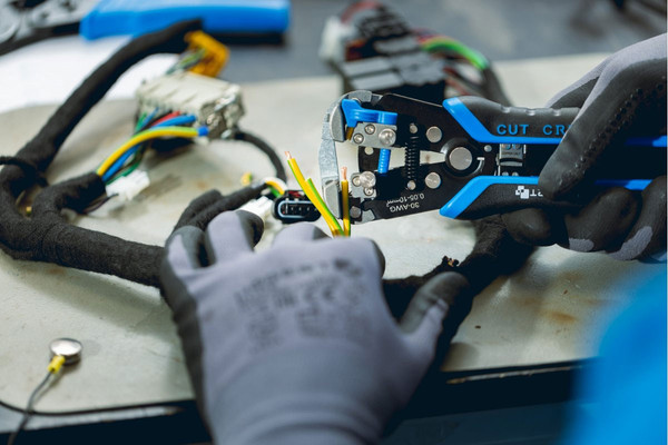 Изображение товара Инструмент для зачистки кабеля Hoegert HT1P182