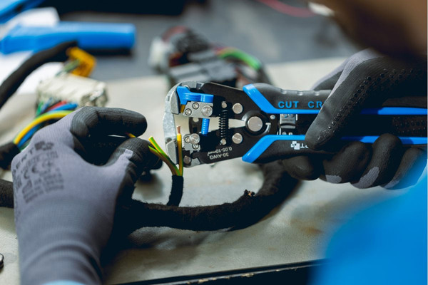 Изображение товара Инструмент для зачистки кабеля Hoegert HT1P182