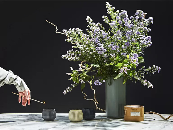 Изображение товара Свеча Tkano Edge Musk, Rose & Cedarwood TK23-ARO0032 (серый)