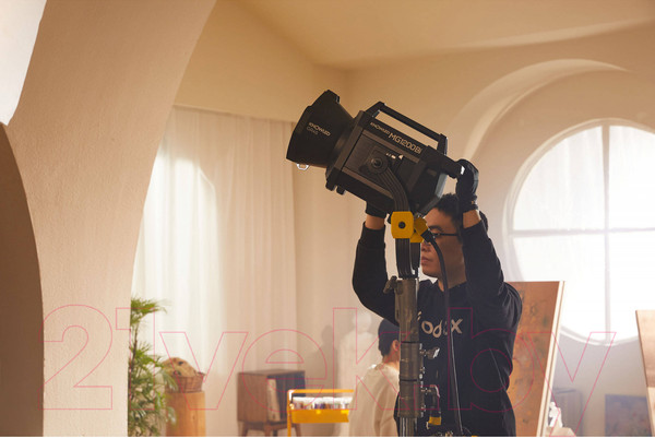 Изображение товара Осветитель студийный Godox Knowled MG1200Bi