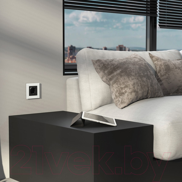 Изображение товара Рамка для выключателей и розеток Werkel Senso W0013101 (белый/стекло soft-touch)