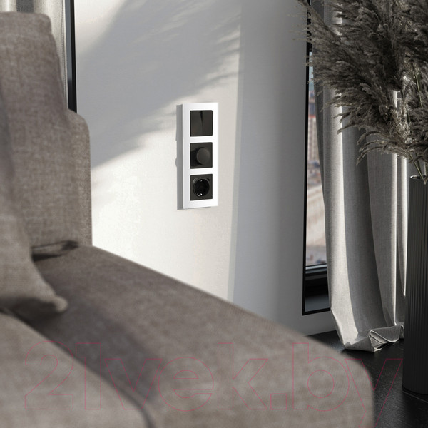 Изображение товара Рамка для выключателей и розеток Werkel Senso W0033101 (белый/стекло soft-touch)