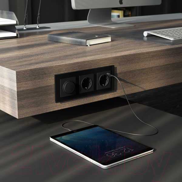 Изображение товара Рамка для выключателей и розеток Werkel Senso W0033108 (черный/стекло soft-touch)