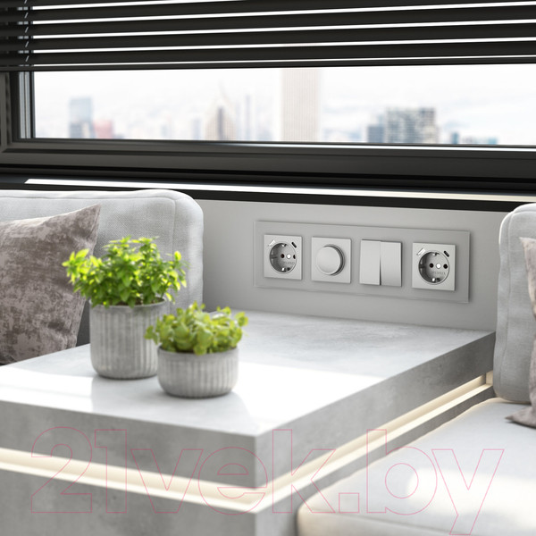 Изображение товара Рамка для выключателей и розеток Werkel Senso W0043106 (серебряный/стекло soft-touch)