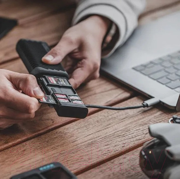 Изображение товара Кейс для карт памяти Pgytech CreateMate High-speed Card Reader Case / P-GM-163 (с кардридером)