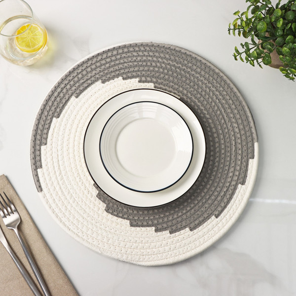 Изображение товара Сервировочная салфетка Доляна Гипноз / 7086148 (серый/белый)