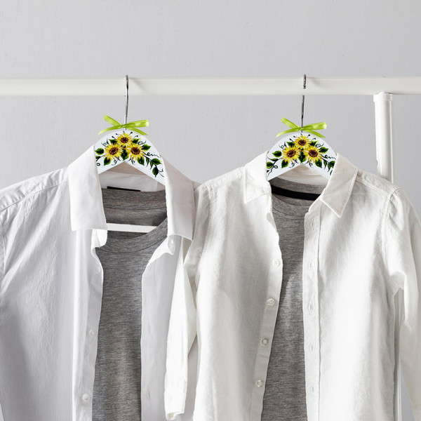 Изображение товара Набор деревянных вешалок-плечиков Брестская Фабрика Сувениров С желтыми подсолнухами / HR14