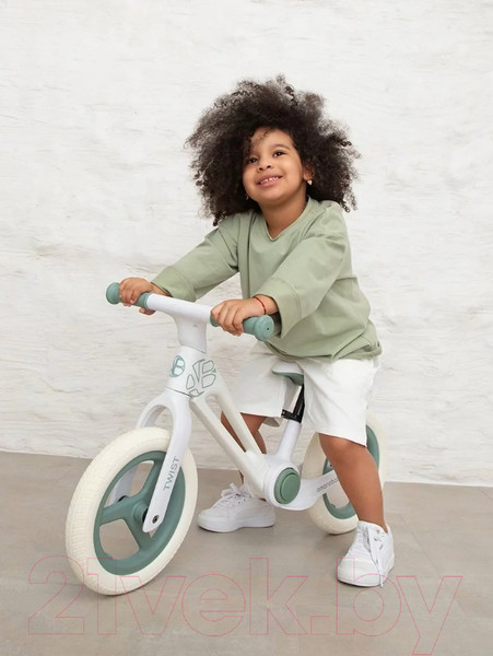 Изображение товара Беговел Amarobaby Twist / AB23-34TW/0013 (белый/зеленый)