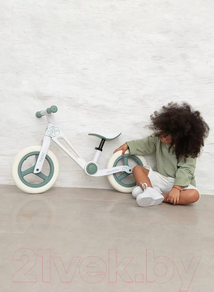 Изображение товара Беговел Amarobaby Twist / AB23-34TW/0013 (белый/зеленый)