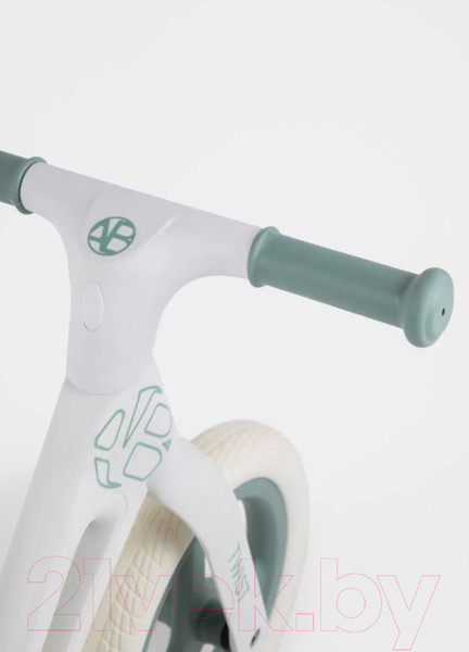 Изображение товара Беговел Amarobaby Twist / AB23-34TW/0013 (белый/зеленый)