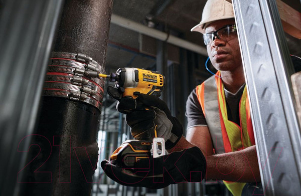 Изображение товара Профессиональный шуруповерт DeWalt DCF809NT