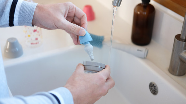 Изображение товара Ершик для бутылочки Beaba 2-в-1 Silicone Bottle Brush 911672