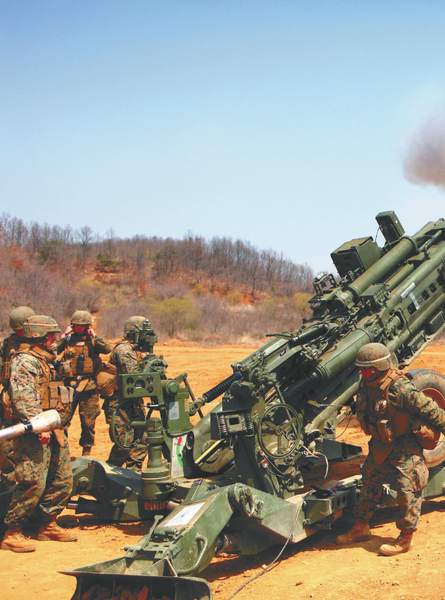 Изображение товара Энциклопедия АСТ Танки, бронемашины, боевые самолеты, беспилотн. (твердая обложка)