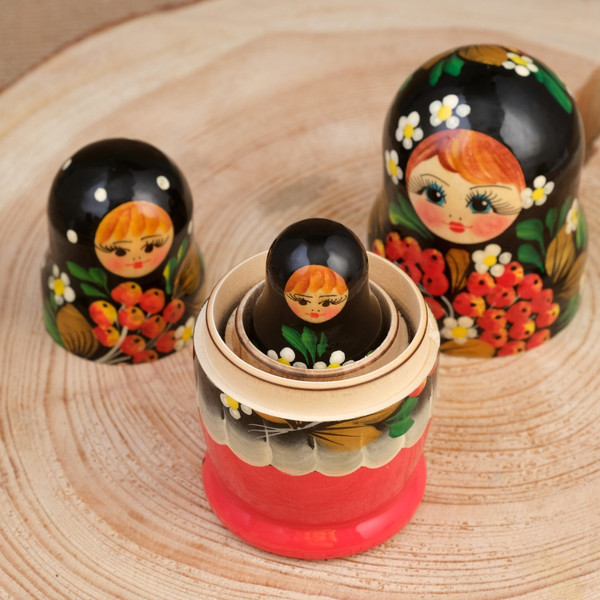 Изображение товара Матрешка сувенирная Sima-Land Рябина / 4101486 (черный)
