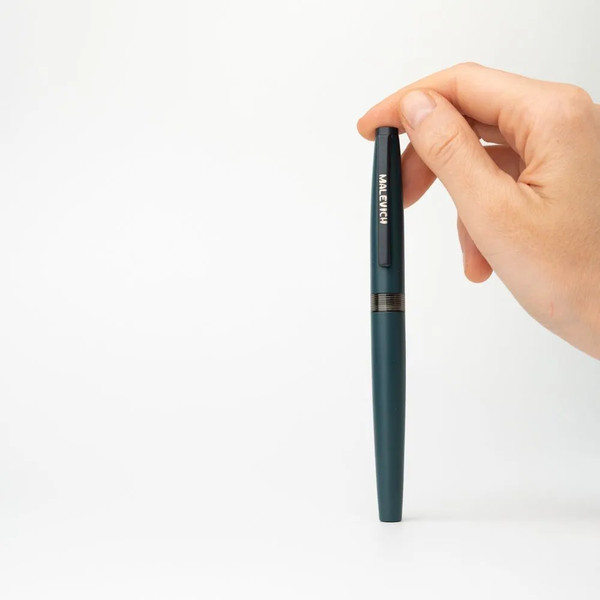 Изображение товара Ручка перьевая Малевичъ С конвертером / 196419 (серый)