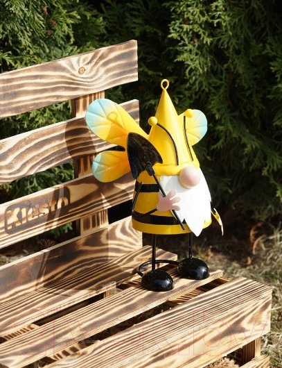 Изображение товара Фигурка для сада Klesto Желтый гном с лопатой Z26826C