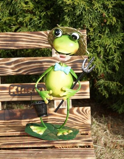 Изображение товара Фигурка для сада Klesto Лягушка в шляпе с ведерком Z27056A