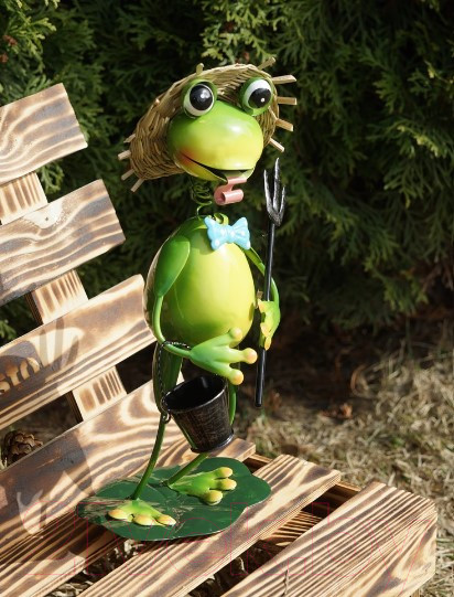 Изображение товара Фигурка для сада Klesto Лягушка в шляпе с ведерком Z27056A