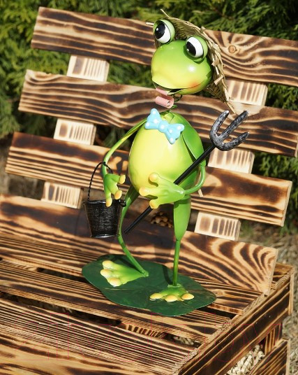 Изображение товара Фигурка для сада Klesto Лягушка в шляпе с ведерком Z27056A
