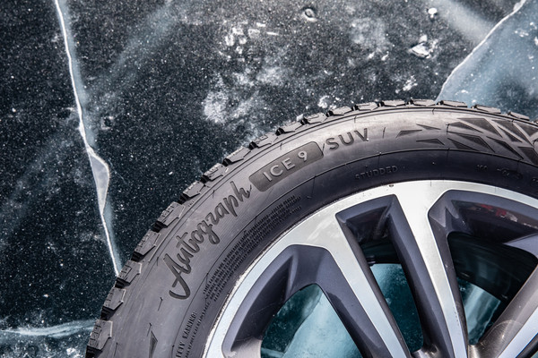 Изображение товара Зимняя шина Ikon (Nokian Tyres) Autograph Ice 9 SUV 275/40R21 107T (шипы)