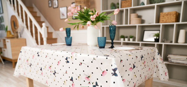 Изображение товара Скатерть Stolima Napco Бабочки и горох (110x130, черный)