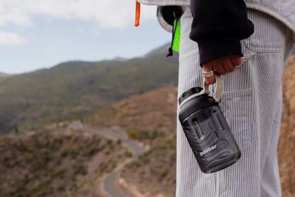 Изображение товара Бутылка для воды Bobber Tritan Bottle-590 Sand (серый)